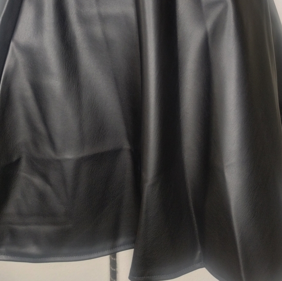 *NWT* Like leather Skater Skirt 17in long, zipper closure, soft material - Picture 4 of 4